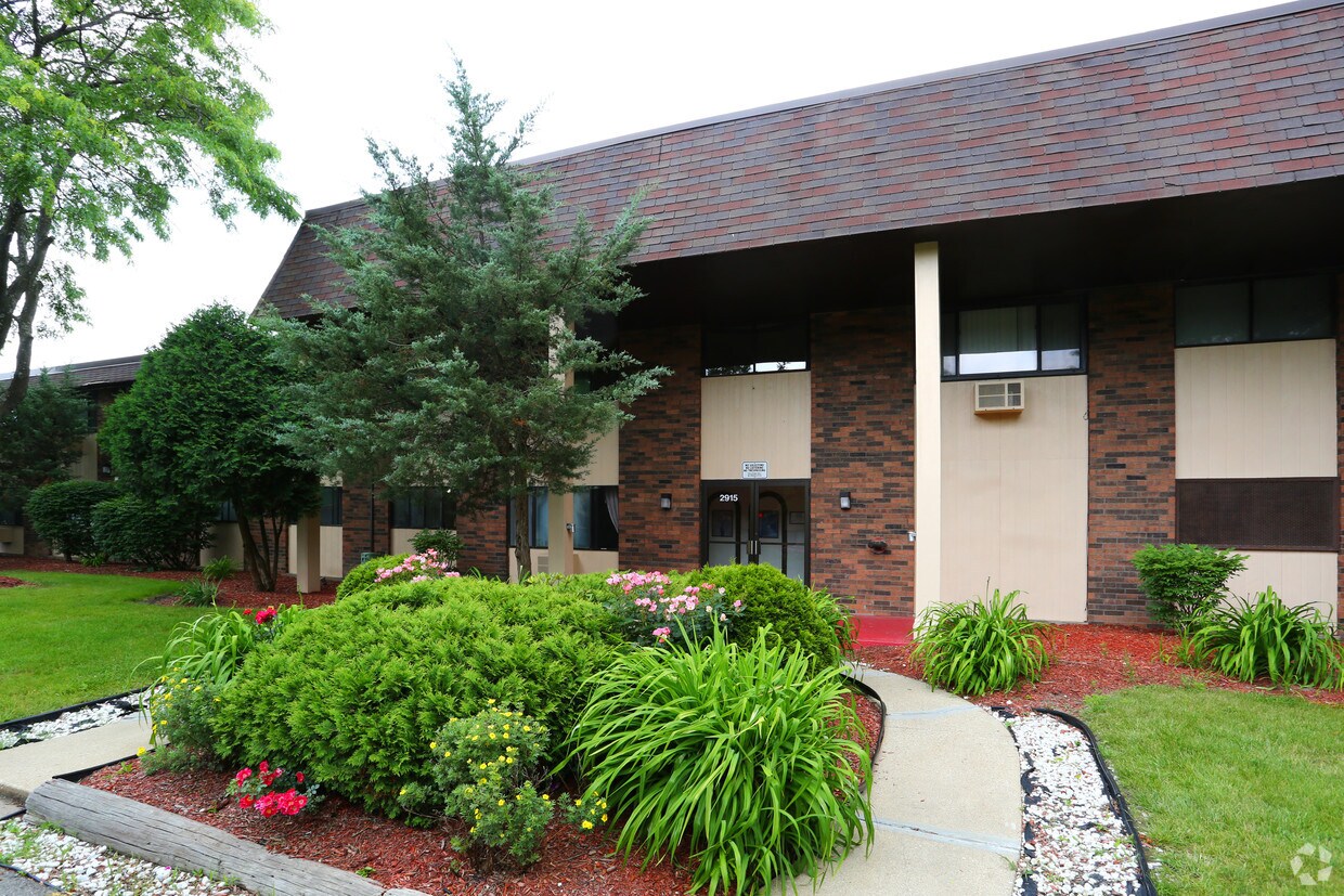 Country Chalet Apartments Apartments 2904 W 31st St Zion, IL