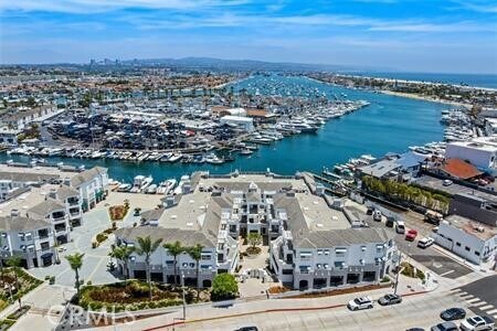 Foto del edificio - 2600 Newport Blvd