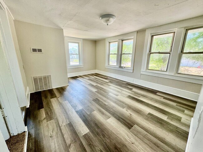 Foto del edificio - One Bedroom Apartment