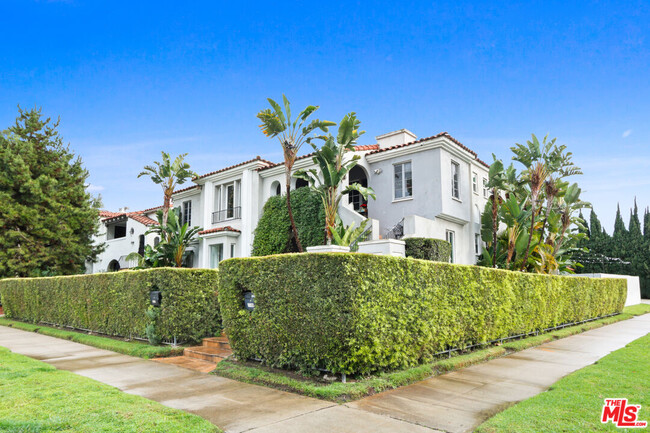 Building Photo - 1146 S Stanley Ave
