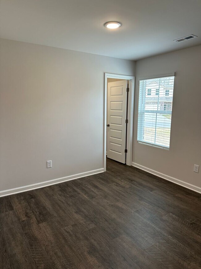 Foto del edificio - *Preleasing* Four Bedroom | Two Bathroom H...