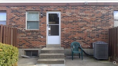 Building Photo - 2065 Woodtrail Dr