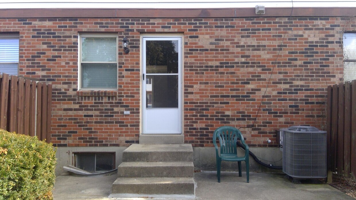 Foto principal - 3 Bed 2 Bath Condo