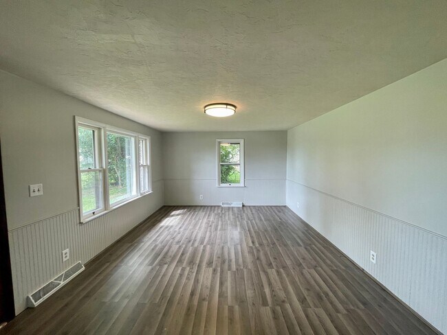 Foto del edificio - NO RENT until 2026! Lock in your new home now and enjoy the rest of the year rent-free! The depos...