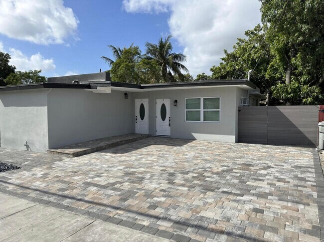Foto del edificio - 707 NW 3rd Ave