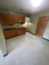 Building Photo - 370 E Gordon Ave