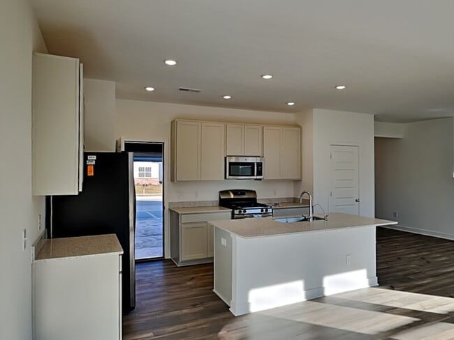 Building Photo - 748 Felix Dr