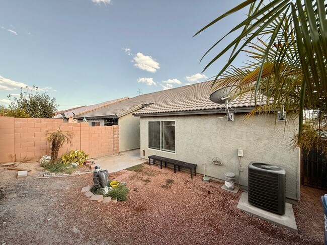 Building Photo - 6610 E University Dr
