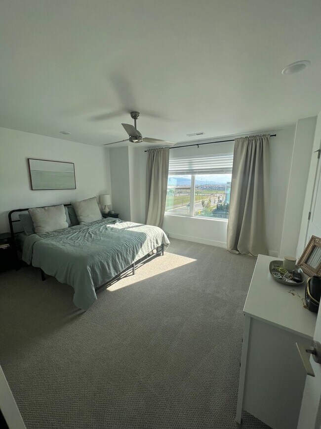 Foto del edificio - Beautiful Newer Townhome for rent in South...