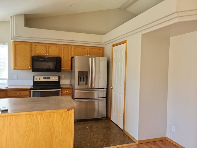 Building Photo - Spacious 4 bedroom 2.5 bedroom home in the Coeur d'Alene.