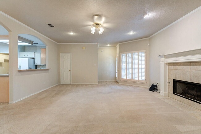 Building Photo - 111 N Vicksburg Ave