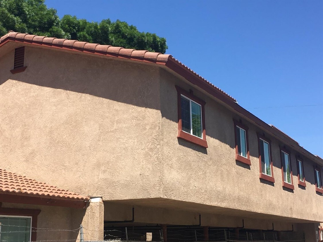 Foto principal - 4827 E Lane Ave