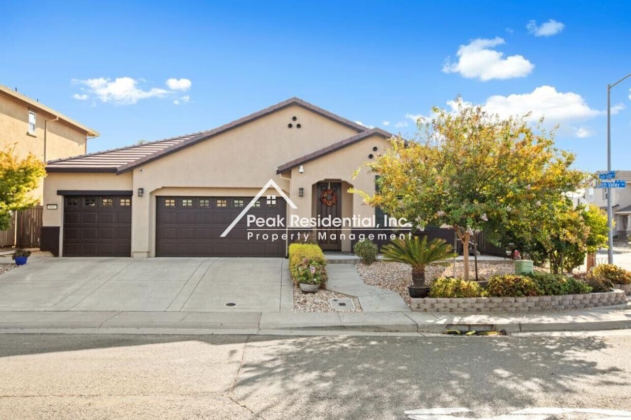 Primary Photo - Beautiful 4bd/2.5ba Rancho Cordova Home Wi...