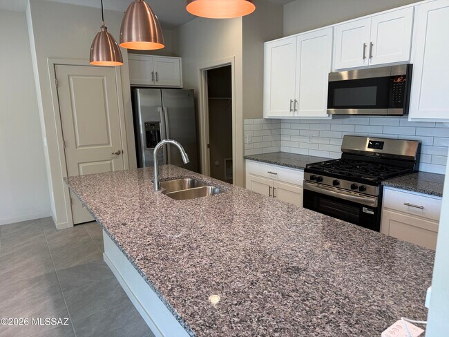 Foto del edificio - 8829 N Sherry Cervi Wy