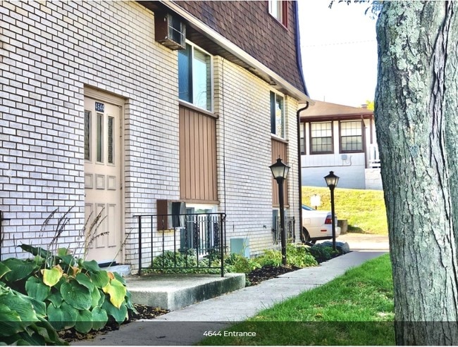 4644 Entrance - 4644 Burkhardt Ave