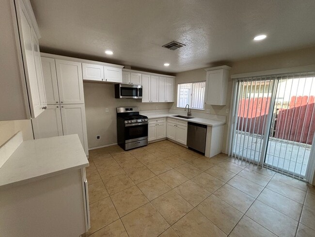 Foto del edificio - Beautiful Home By UCR