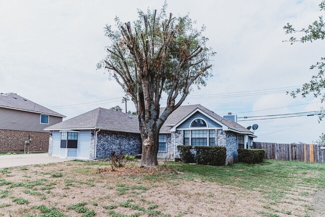 Foto del edificio - "Well-maintained 4-Bedroom Gem with 2 Full Baths and a Fireplace in Desirable Harker Heights Neig...