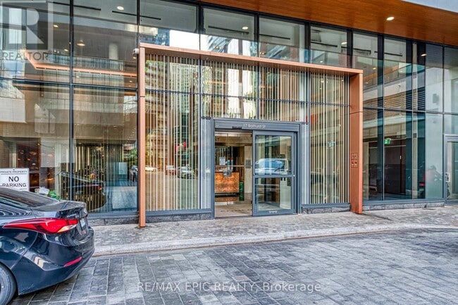 Photo du bâtiment - 17 Bathurst St