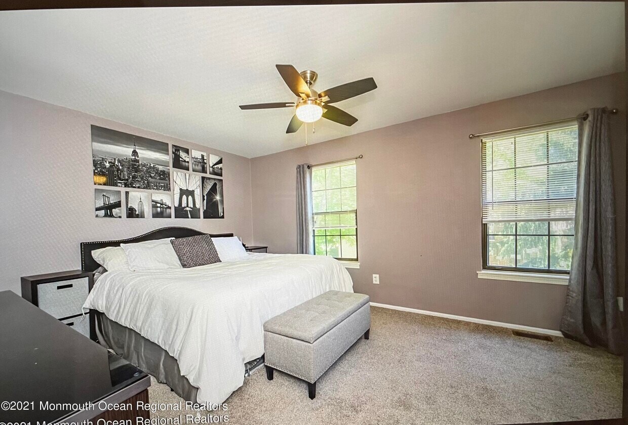 24 Balmoral Ct, Matawan, NJ 07747 Condo for Rent in Matawan, NJ