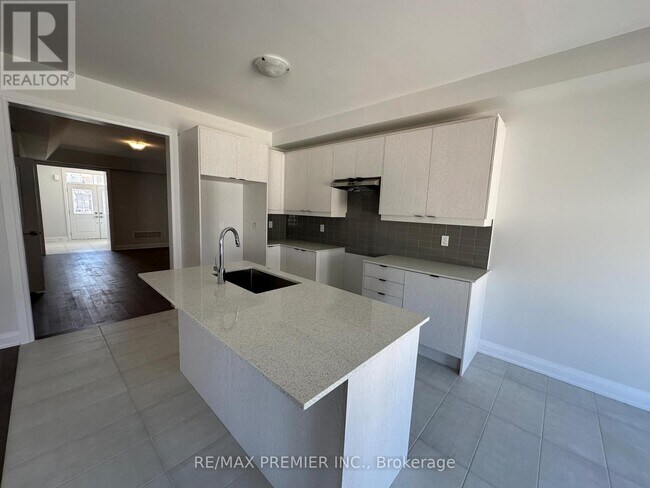 Building Photo - 6 La Reine Ave