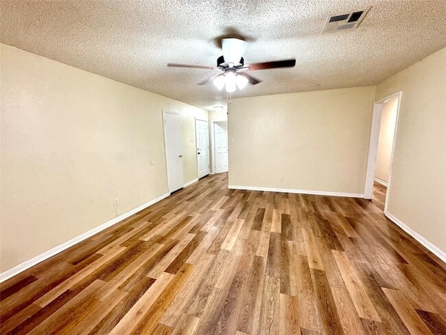 Foto del edificio - 2523 Woodbough Dr