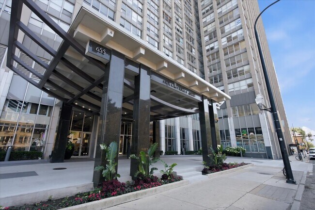 Foto del edificio - 655 W Irving Park Rd