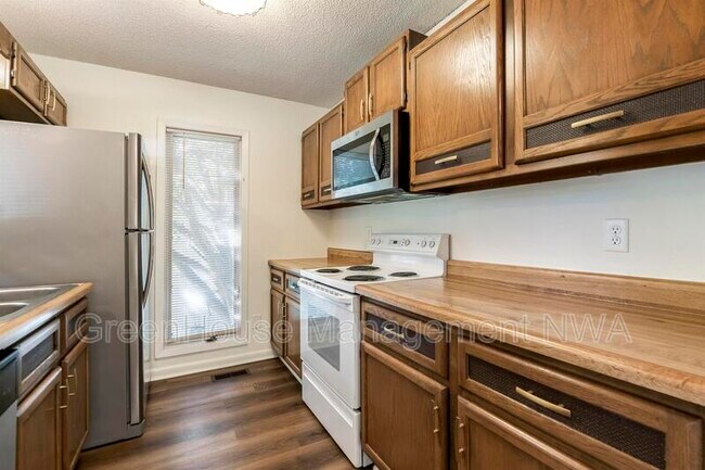 Building Photo - 17 Britten Cir