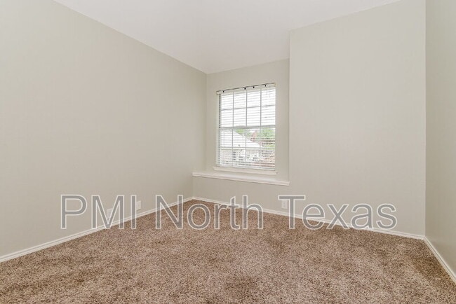 Building Photo - 2713 Summit View Dr