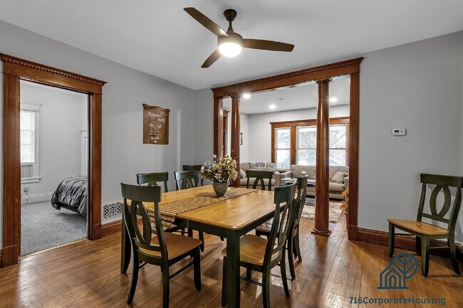 Building Photo - Furnished 3-Bedroom Lower Apartment on Bird Ave