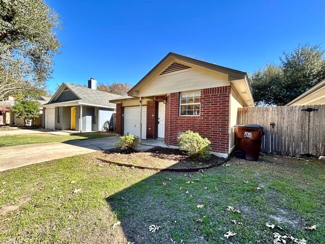 Foto del edificio - Bright and Comfortable 3BR/2BA Home with Garage & Backyard