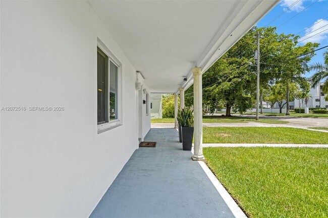 Foto del edificio - 9240 NW 12th Ave