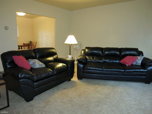 Building Photo - 3 br, 1 bath Duplex - 1125 Williams Rd Apt. A
