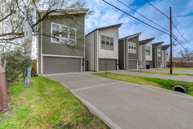 Building Photo - 4220 McKinley St