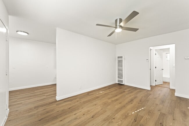 Building Photo - 856 W 84th St