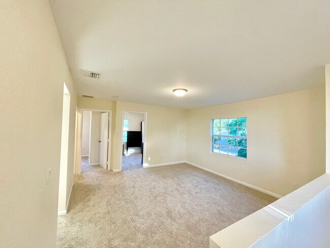 Building Photo - 707 Fernwood Dr
