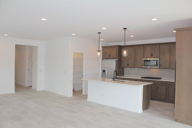 Foto del edificio - 12549 W Luxton Ln