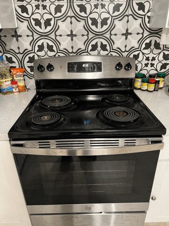 Foto del edificio - 6716 Jefferson Blvd