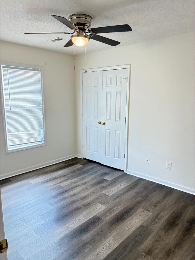 Building Photo - 4202 Thistle Dr NW