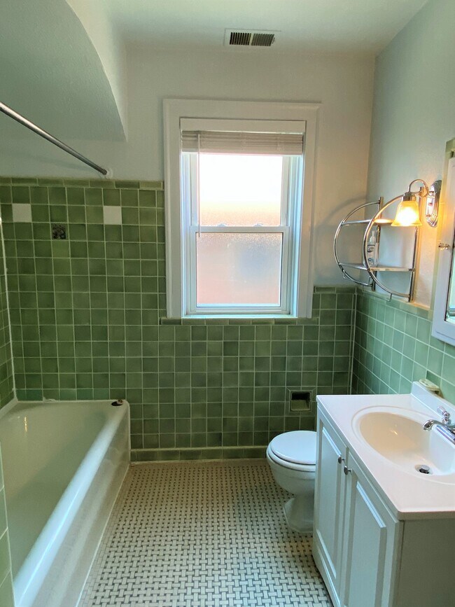 7226 Forsyth Blvd Unit 2W, St. Louis, MO 63105 Apartments in St