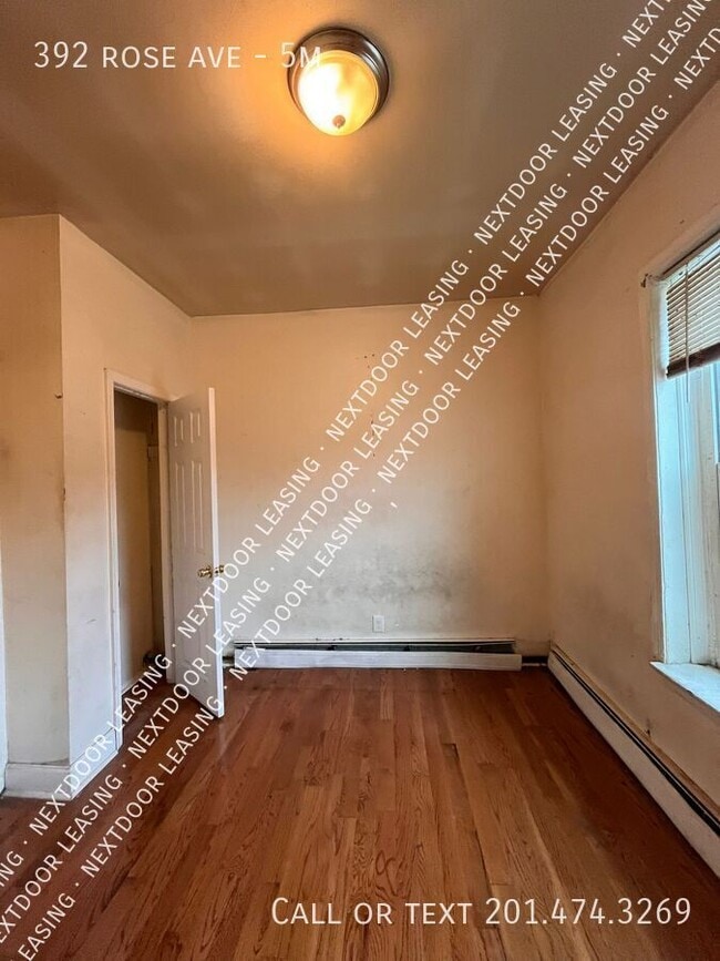 Building Photo - 392 Rose Ave