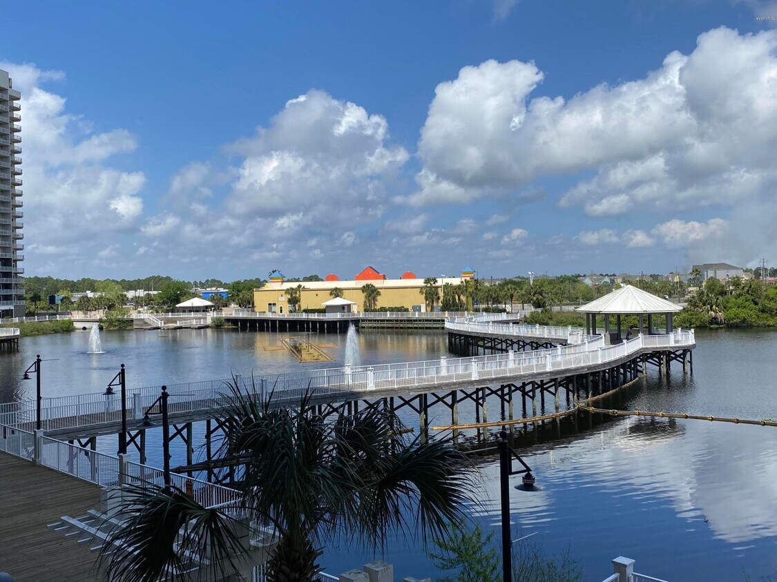 Foto principal - 9860 S Thomas Dr