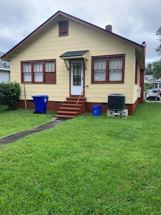 Primary Photo - 3 Bedroom 1.5 Bath House in Wagener Terrac...