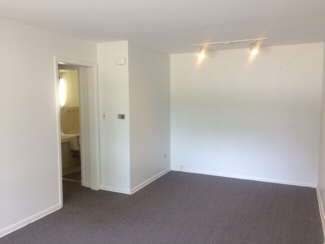 Foto del edificio - 4906 Fairview Ave