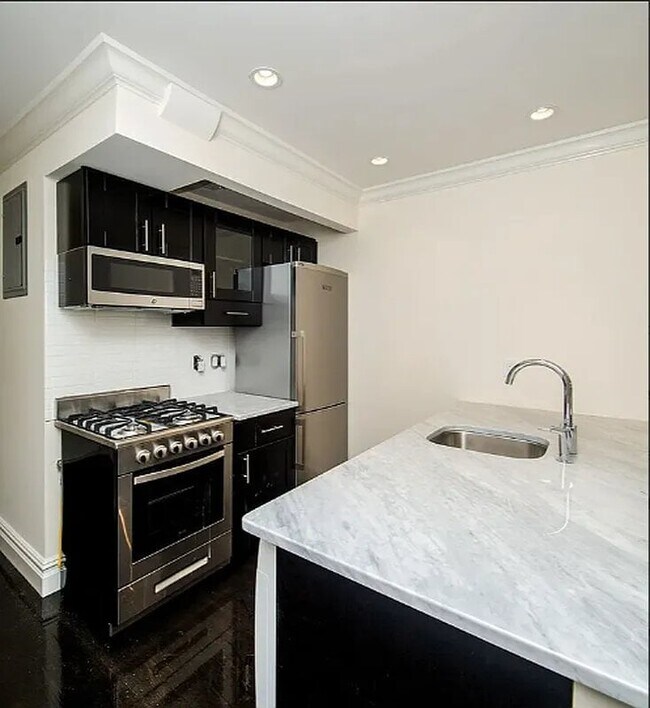 Foto del edificio - 448 W 19th St