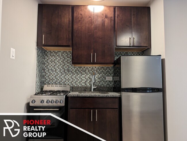 Foto del edificio - 4542 N Damen Ave