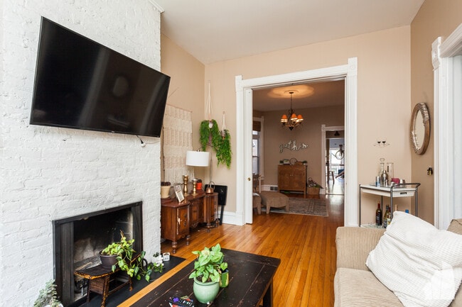 Building Photo - 827 W Wrightwood Ave