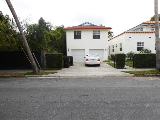 Building Photo - 310 Almeria Rd