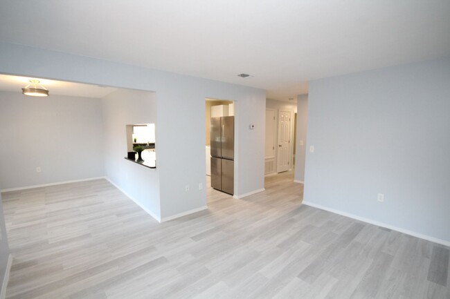 Building Photo - Available March 10th. STUNNING 2 Bedroom, ...