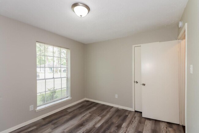 Foto del edificio - 25534 Thistlewaite Ln
