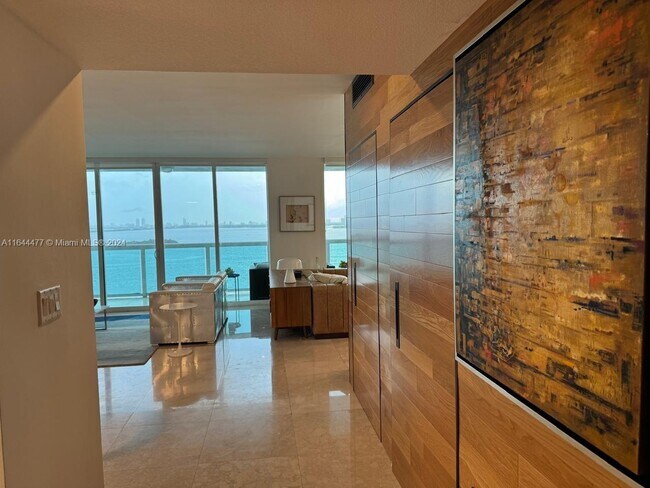 Building Photo - 1800 N Bayshore Dr